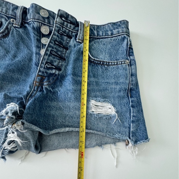 7 For All Mankind MONROE CUT-OFF SHORT WITH EXPOSED BUTTONS - Picture 11 of 12